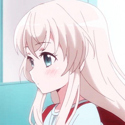 女子亲宝宝脚丫嘴唇肿成香肠